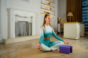 Блок для йоги Hugger Mugger 3 in. Foam Yoga Block голубой